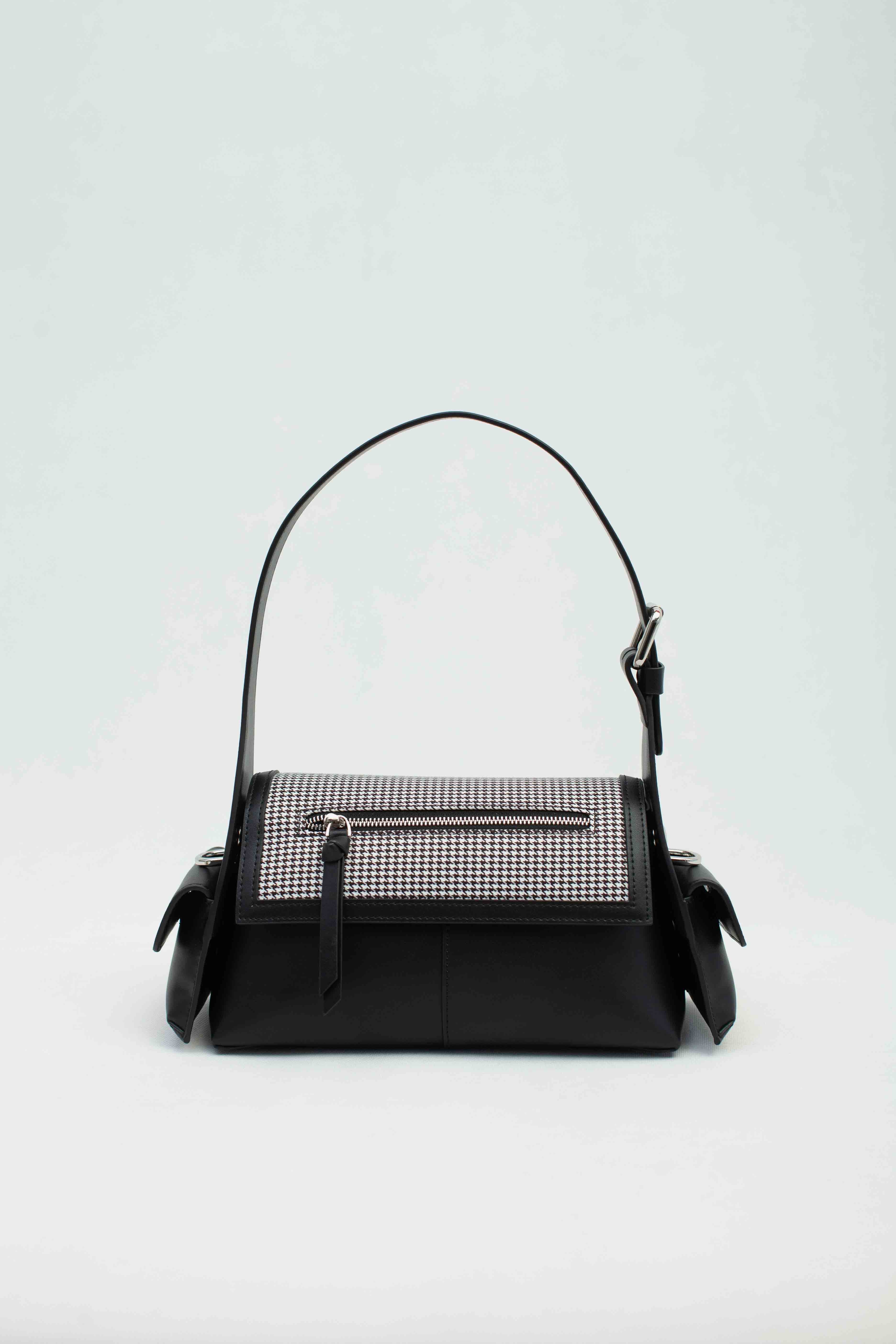 JUVIE-BLACK