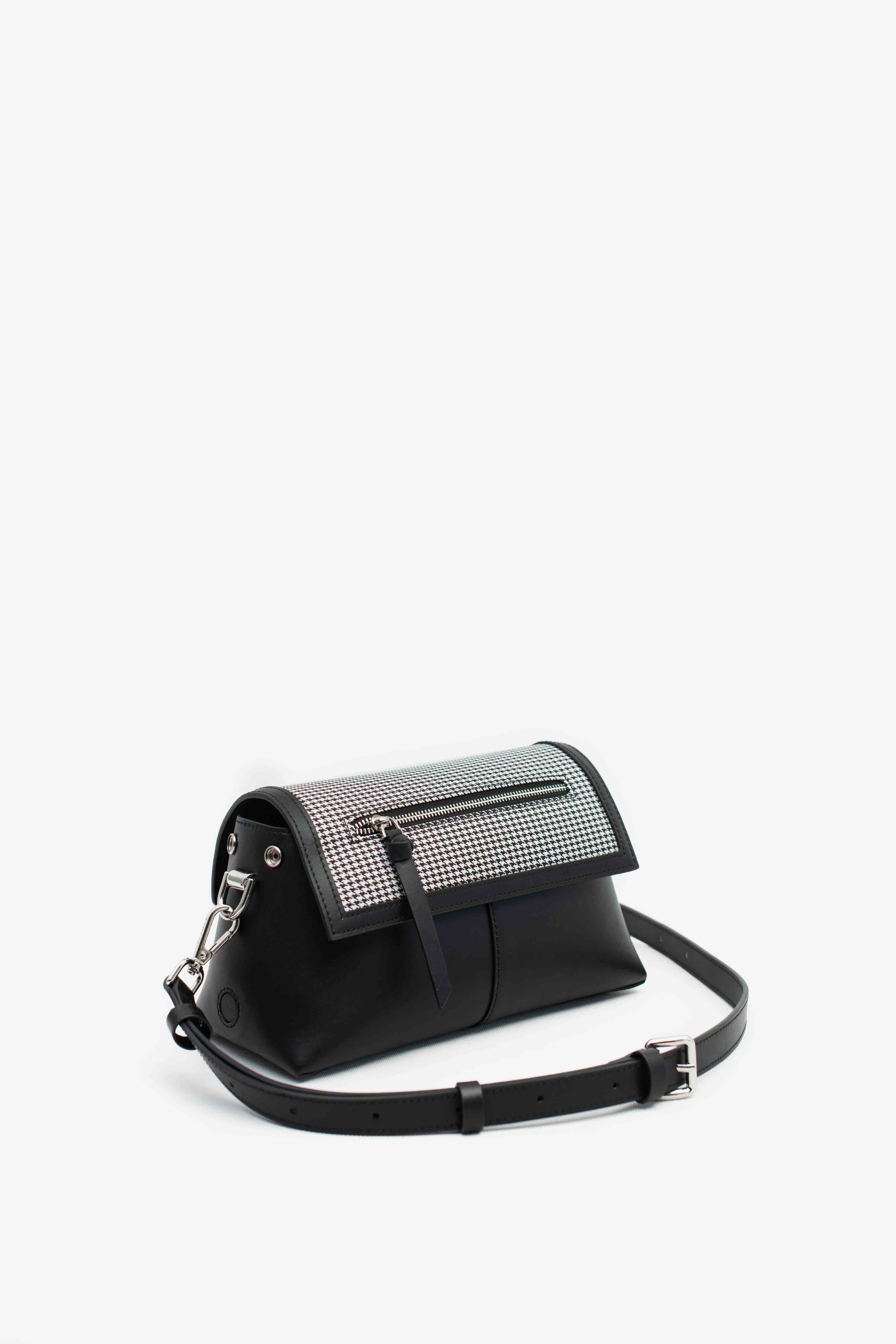 JUVIE-BLACK